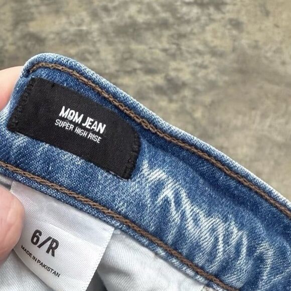 Express super high rise distressed ripped mom jean - Picture 5 of 6